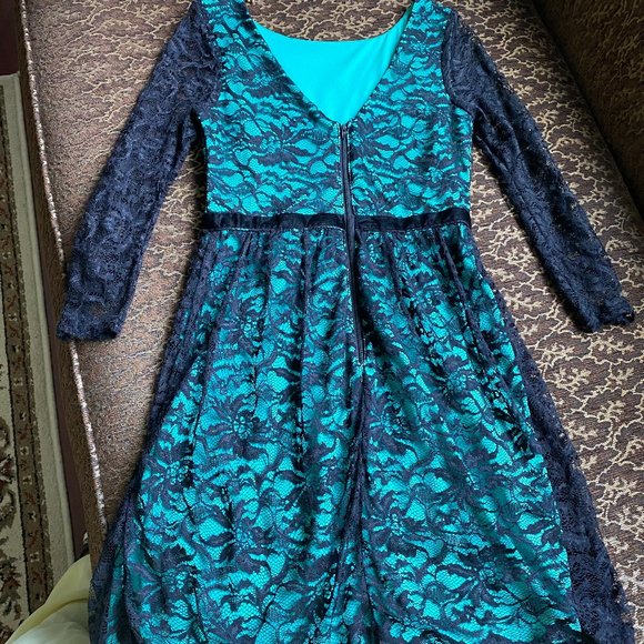Beautiful Sea Green & Black Lace Dress (Size 5) - Picture 2 of 2